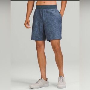 Lululemon T.H.E. 7 Inch Shorts in Gravel Dust/Asphalt Grey Size Large